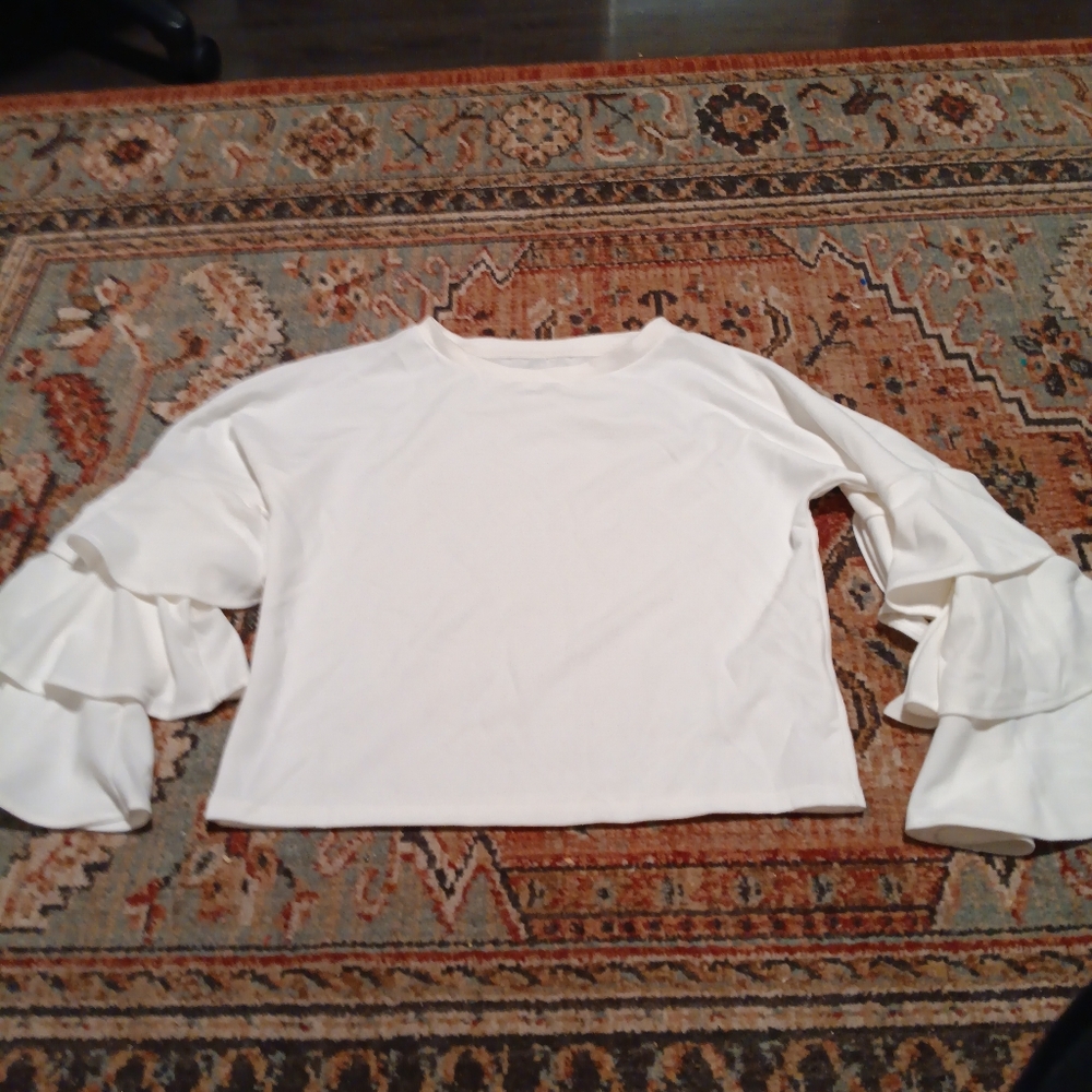 No brand name. Nwot size small white shirt with bell sleeves